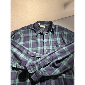 VTG L. L. Bean Men's Green Plaid Flannel Shirt Large Made In USA Hiking Outdoors